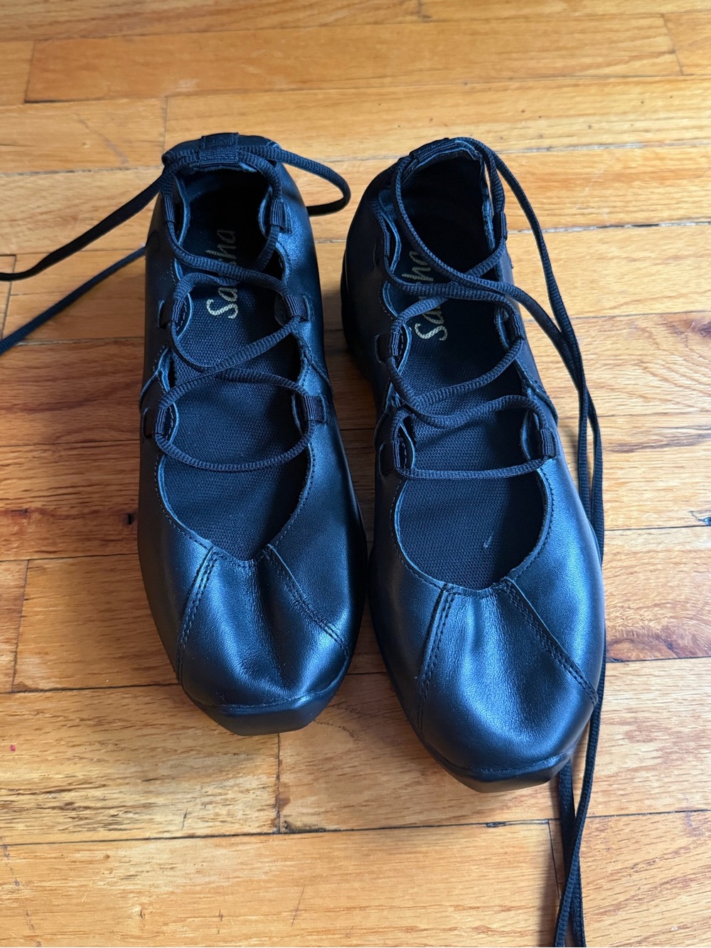 Black Lace-Up dance sneakers by Sansha